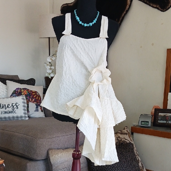 TER ET BANTINE Ruffle And Tie Top. Tie Manys Way. Super Cute Cream And Dot.